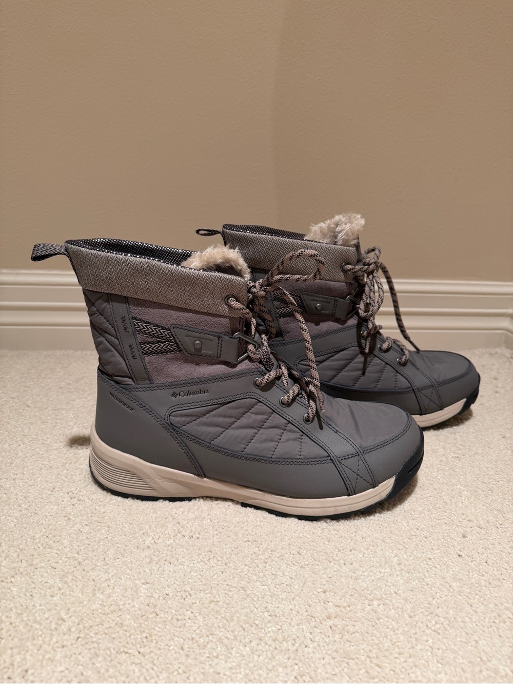 Columbia Women's Gray and Cream Winter Lace-Up Boots
